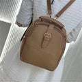 Mochila cartera práctica y moderna, ideal para un look casual y funcional. Material resistente y envío rápido en Chile.
