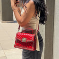 Cartera bandolera cómoda y ligera, ideal para el día a día. Diseño moderno, materiales duraderos 