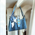 cartera de hombro con estampado de serpiente en color azul