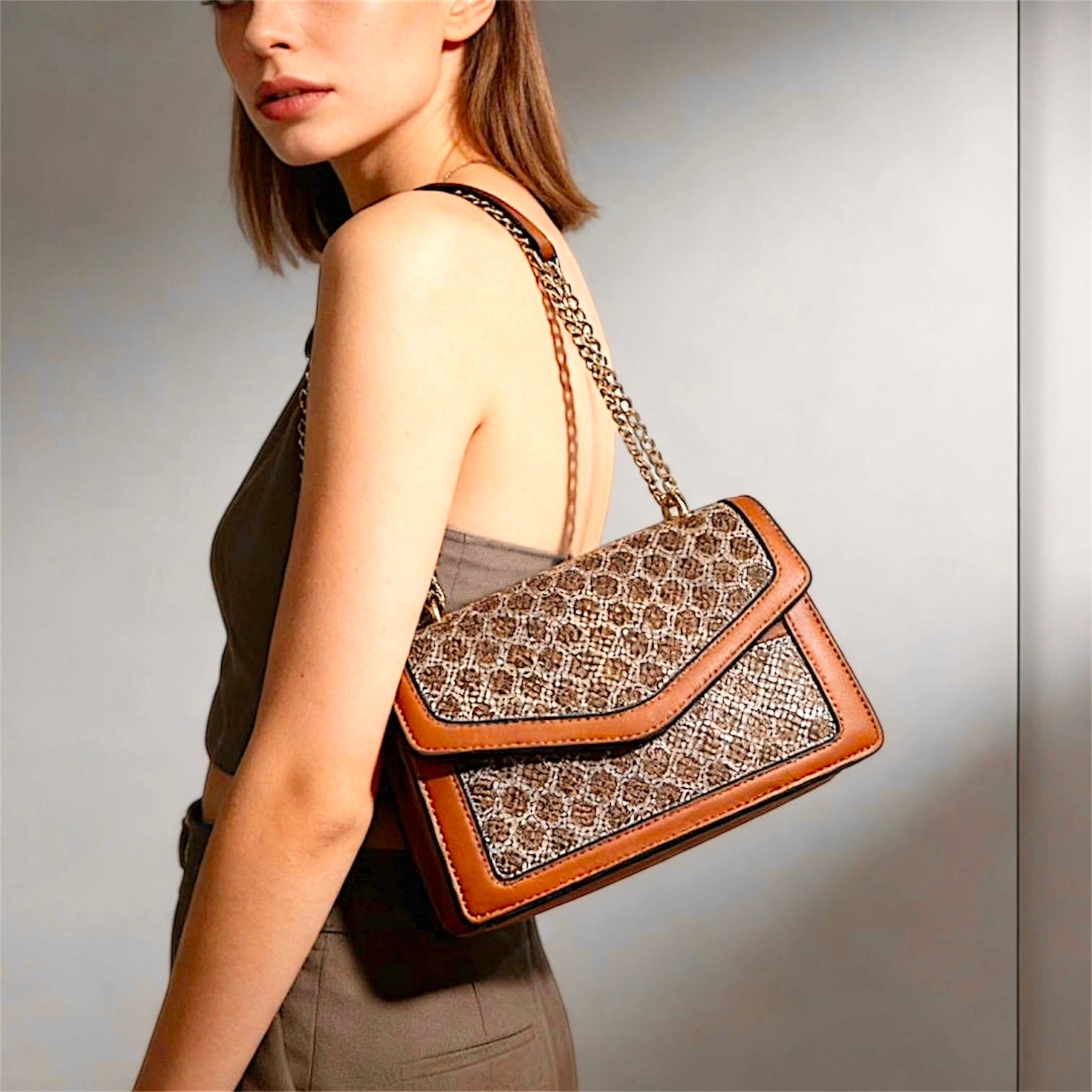 CARTERA SHOULDER TEXTURADA