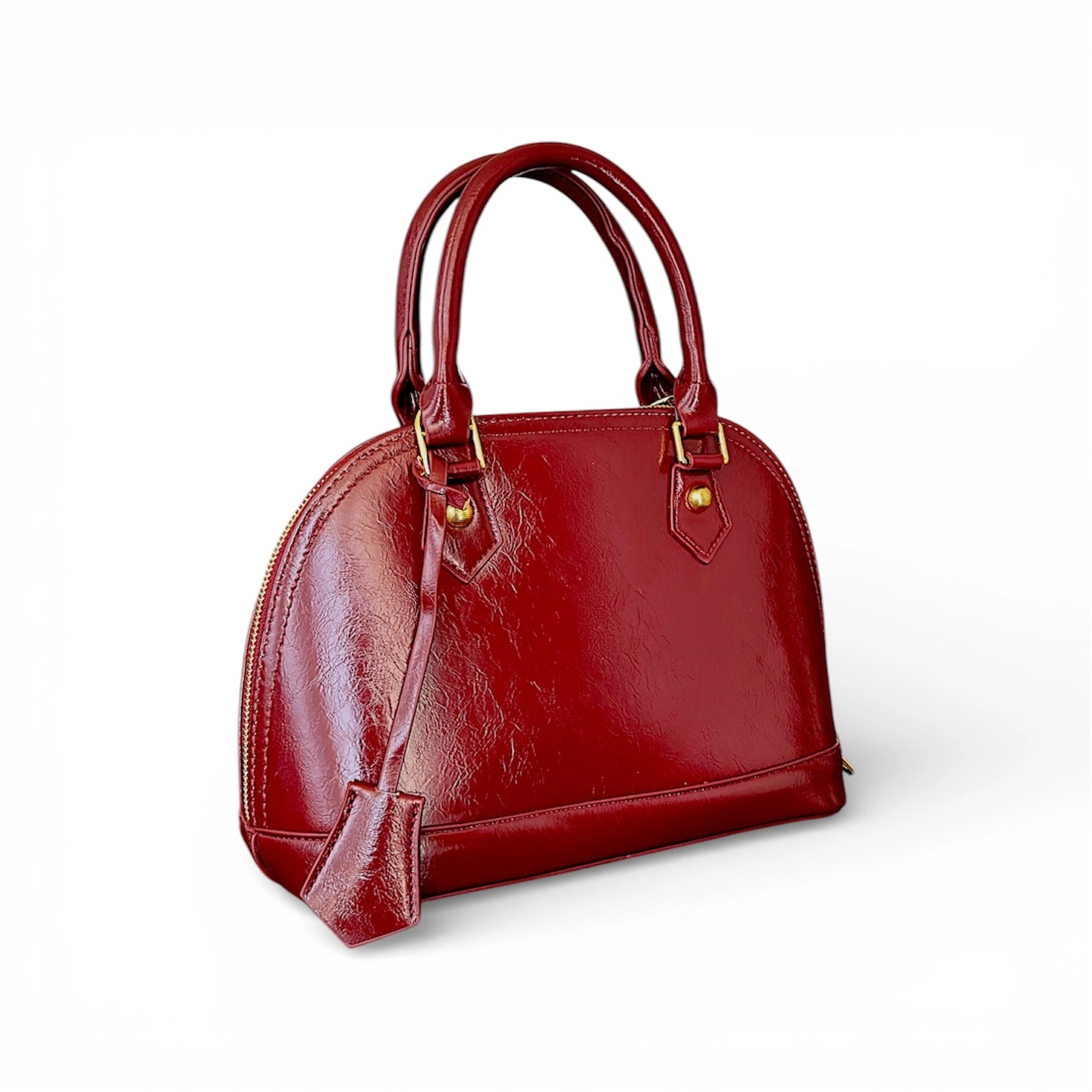 Cartera elegante de mano en material ecocuero con detalle colgante