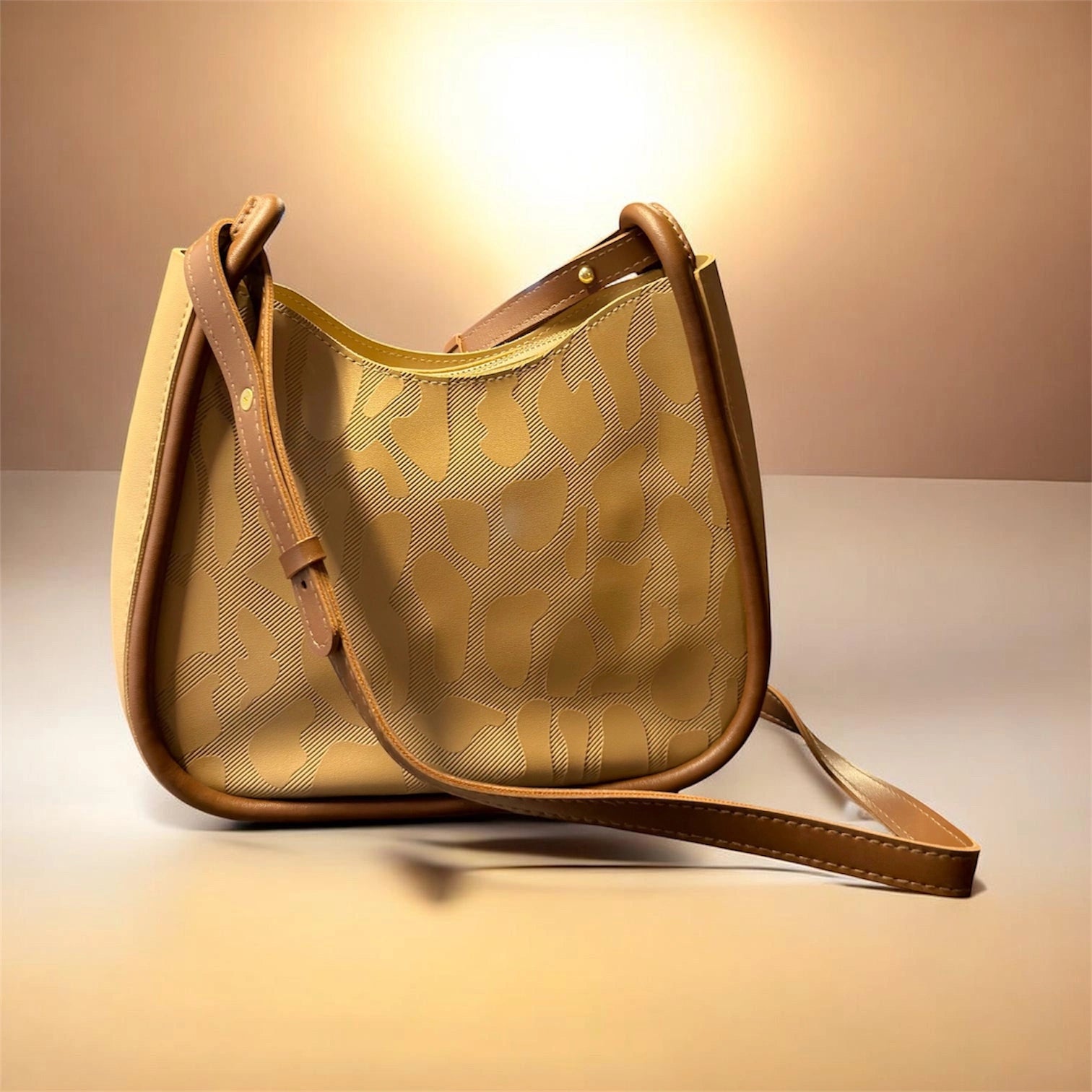 CARTERA EN COLOR CAFE ELEGANTE CON DISEÑO JASPEADO