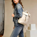 Mochila compacta y funcional para uso diario color beige