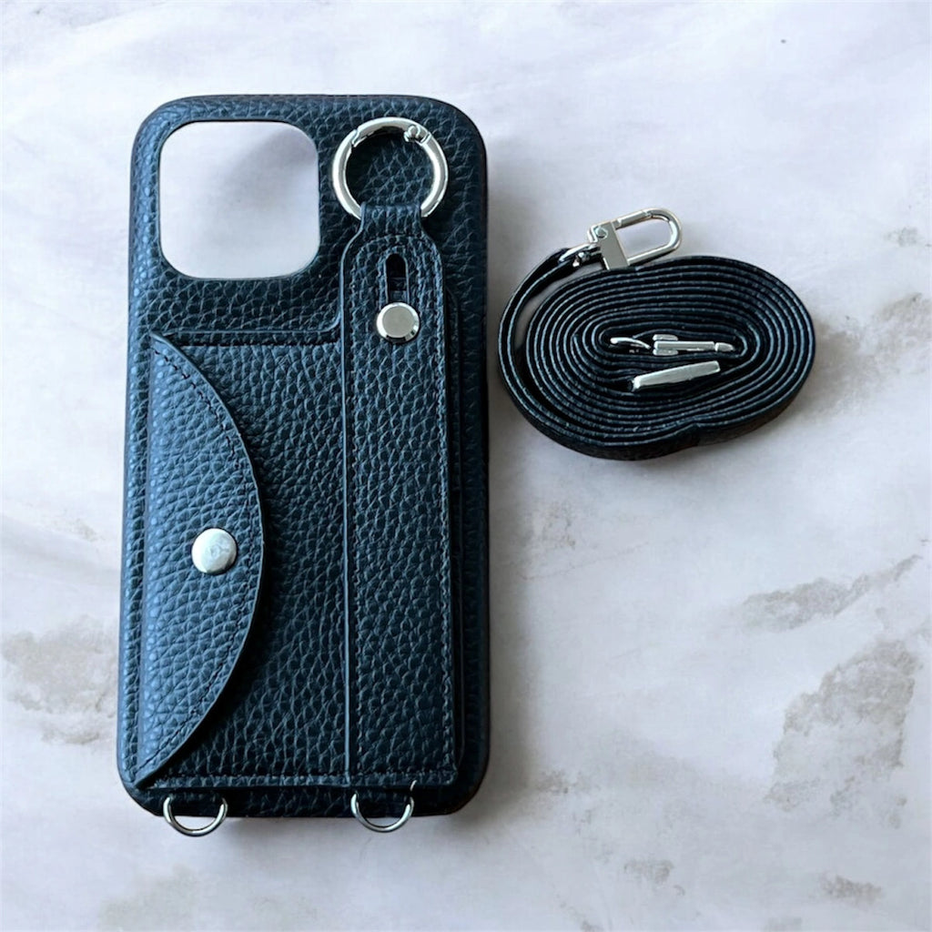 Case de celular con correa tipo bandolera. 