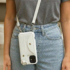 Case de celular con correa tipo bandolera. 