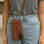 Case de celular con correa tipo bandolera. 