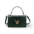 Cartera de mujer elegante y moderna en color verde, ideal para uso diario o eventos. Diseño cómodo, resistente y con amplio espacio interior. 
