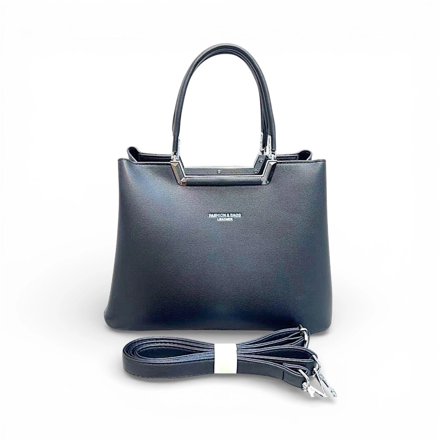 Cartera de mujer color negro elegante y moderna, ideal para uso diario o eventos. Diseño cómodo, resistente y con amplio espacio interior.