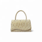 Cartera de fiesta elegante con diseño compacto en color dorado