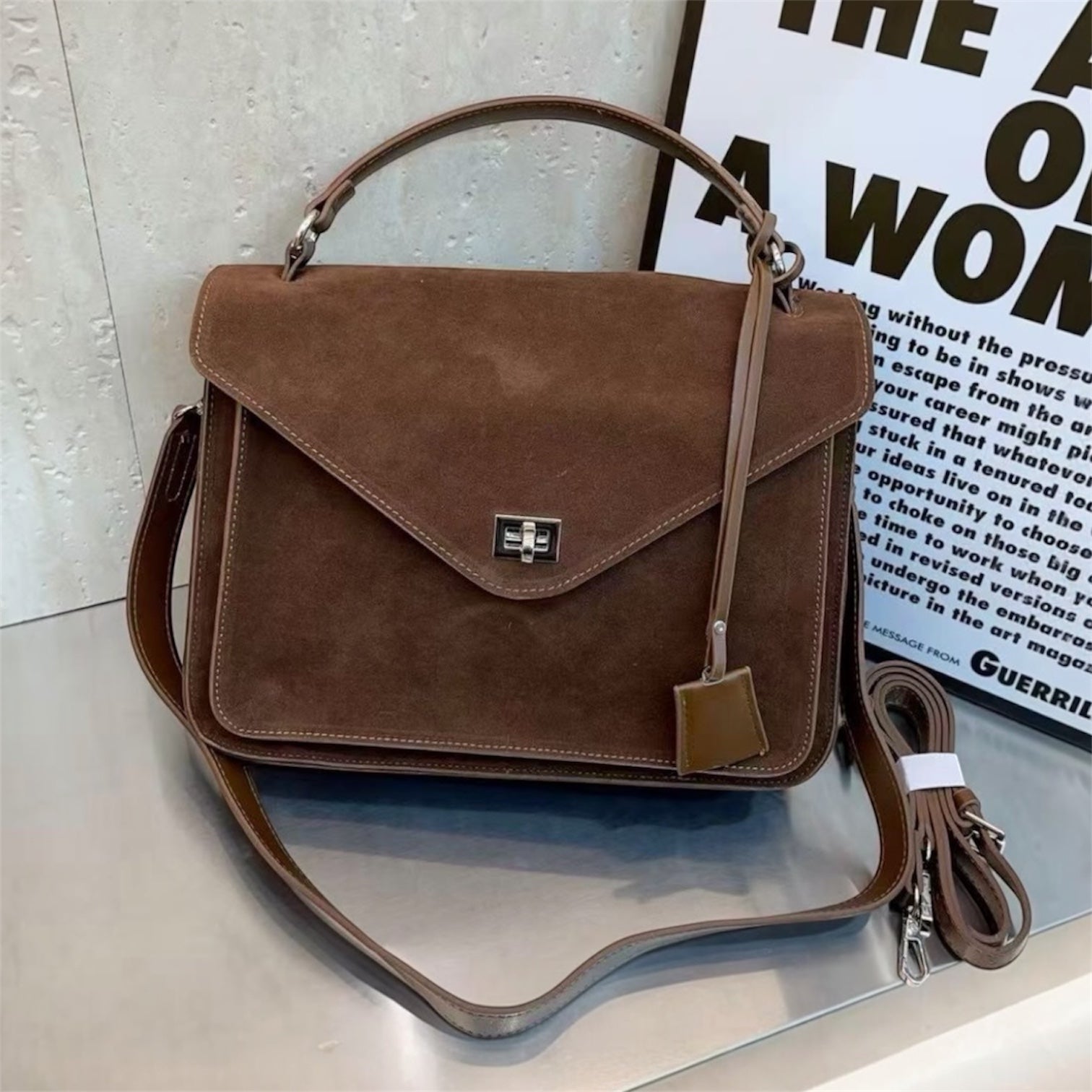 CARTERA SOBRE DE GAMUZA ELEGANTE