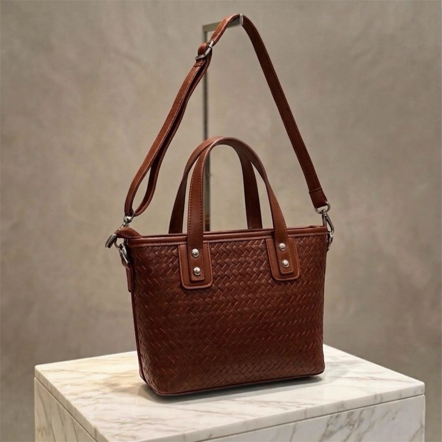 CARTERA TOTE TRENZADA