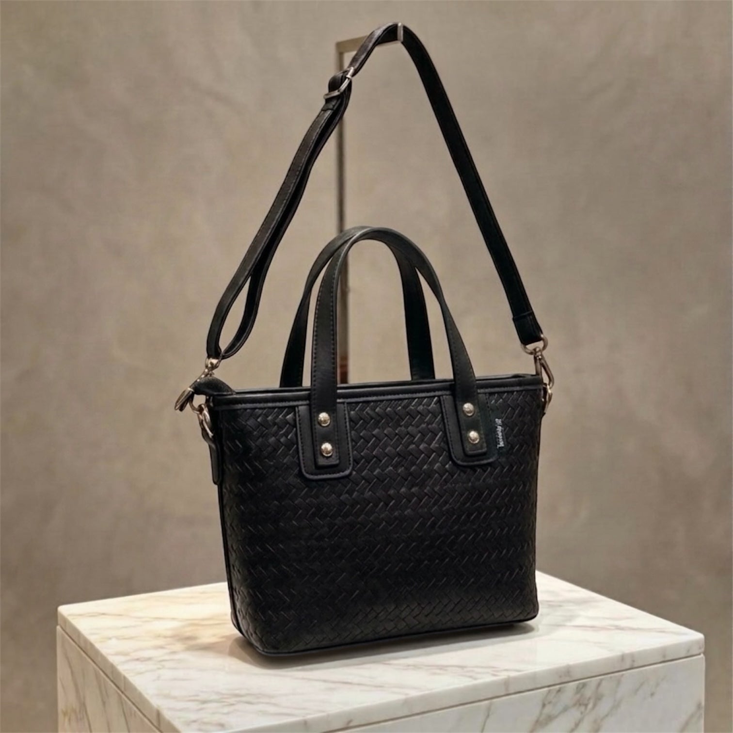 CARTERA TOTE TRENZADA